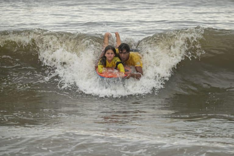 Bodyboarding para Todos Escolinha Gratuita Bomba no Litoral do Paraná