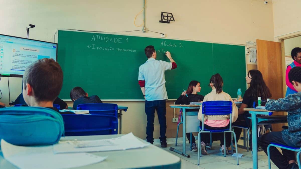 Paraná Inicia Ano Letivo em Fevereiro com Retorno às Aulas na Rede Estadual