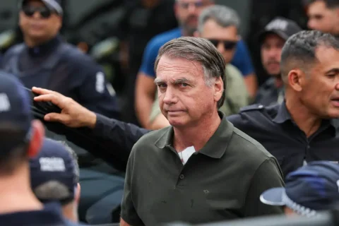 Moraes rejeita recurso de Bolsonaro e mantém ex-presidente inelegível