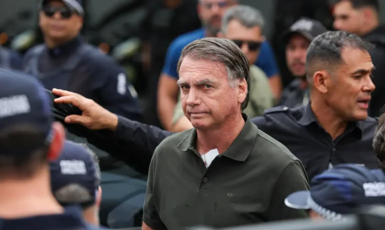 Moraes rejeita recurso de Bolsonaro e mantém ex-presidente inelegível