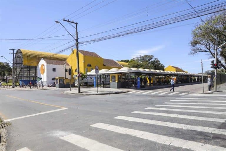 Greve Surpresa Paralisa Transporte Público em Curitiba Deixando Passageiros a Pé