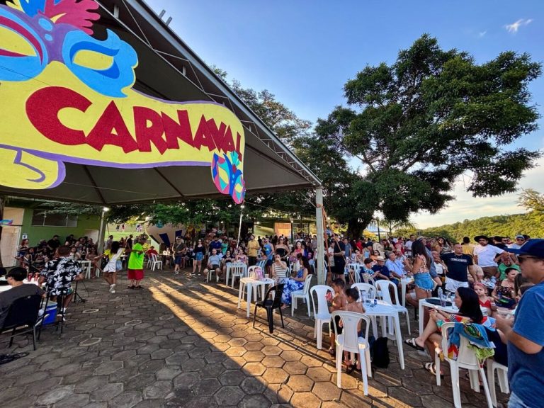 Carnaval de Antonina Estende a Festa e Promete Desfile Inesquecível ao Entardecer