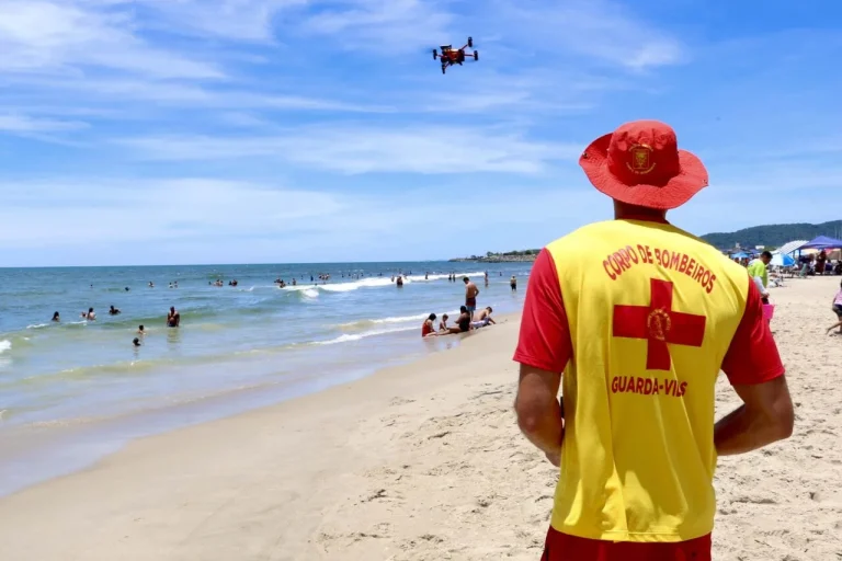 Drones Ampliam Alcance de Bombeiros em Operações de Busca e Salvamento no Litoral