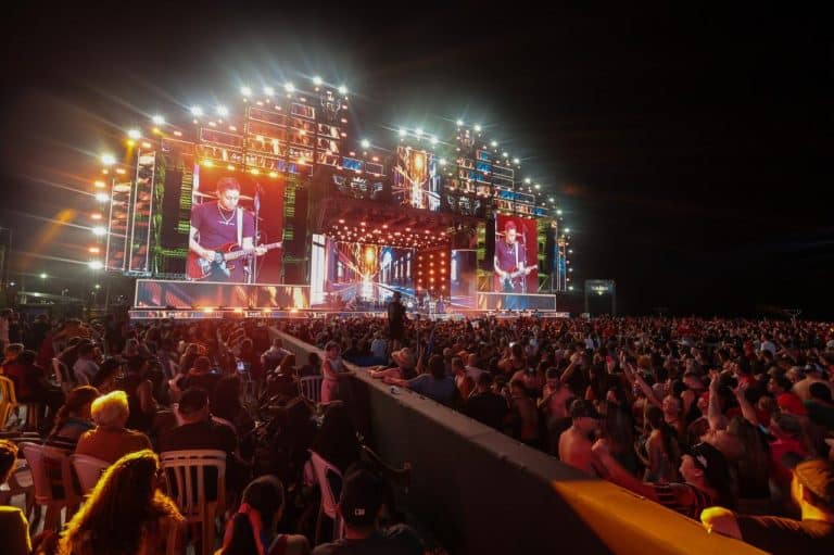 Eduardo Costa arrasta multidão de 165 mil em show histórico no Paraná