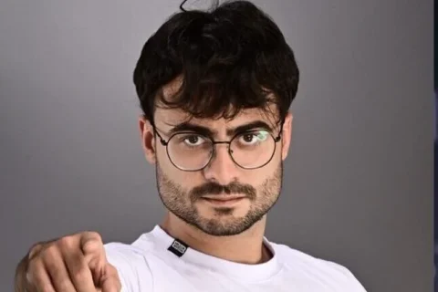 Cantor Adota Nome de Galã da Globo Após Fãs Notarem Forte Semelhança Física
