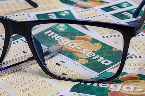 Mega-Sena acumula e prêmio sobe para R$ 41 milhões com aposta no Paraná batendo na trave