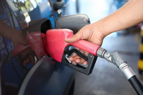 Fiscalização encontra irregularidades graves e fecha postos de combustíveis no Paraná