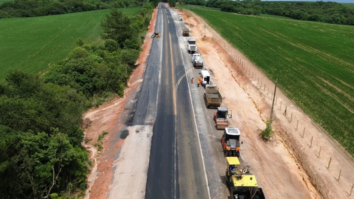 Rodovia no Paraná recebe restauração em concreto para otimizar o fluxo de veículos
