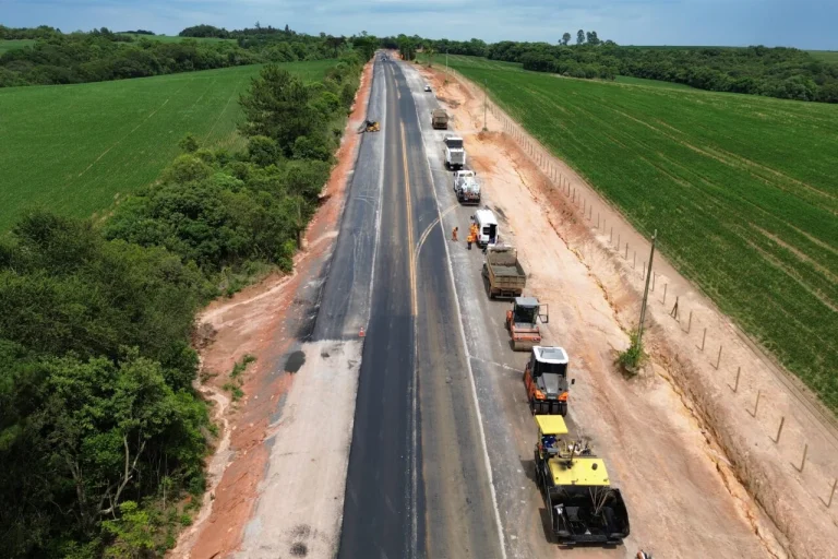Rodovia no Paraná recebe restauração em concreto para otimizar o fluxo de veículos