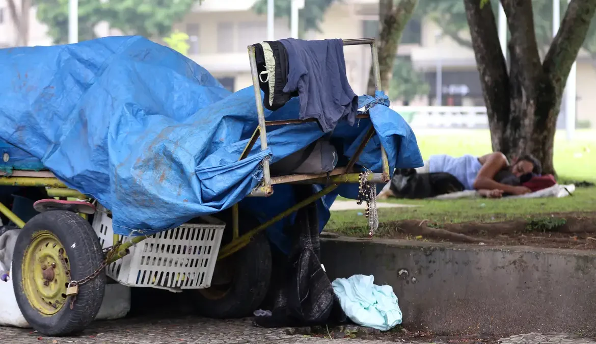 Estudo inédito revela que Brasil possui 365 mil moradores de rua