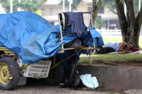 Estudo inédito revela que Brasil possui 365 mil moradores de rua