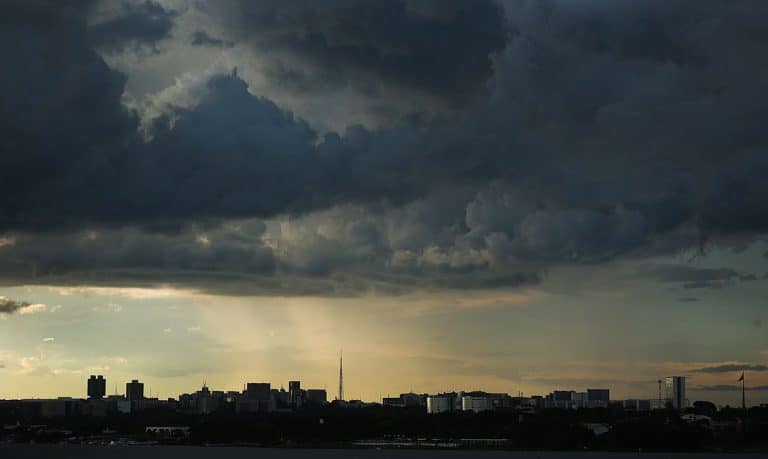 Fim de Semana Tem Calor Intenso e Alerta Para Chuvas Fortes Surpreende Especialistas