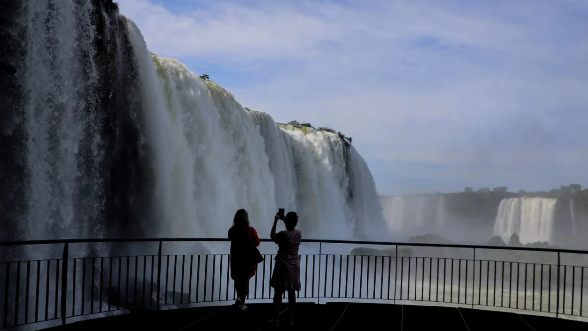 Turismo Brasileiro Alcança Marca Histórica de R$ 185 Bilhões em Faturamento