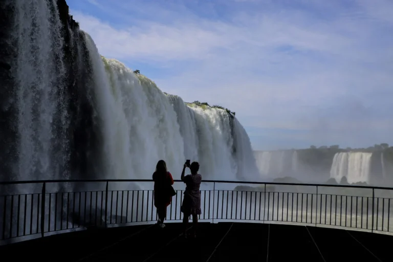 Turismo Brasileiro Alcança Marca Histórica de R$ 185 Bilhões em Faturamento