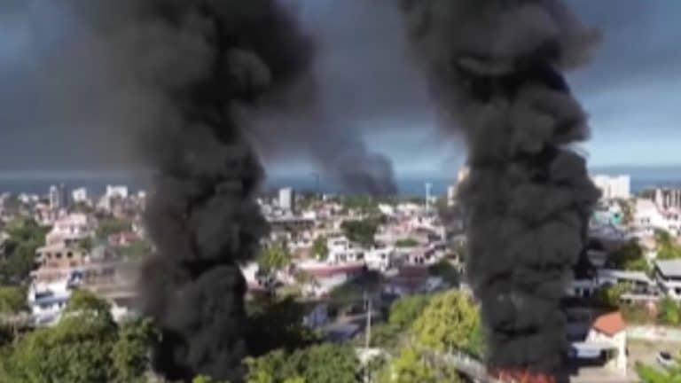Onda de violência no México após morte de “El Mencho” provoca bloqueios, incêndios e dezenas de mortes